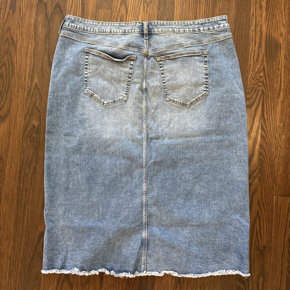 NWT TORRID Women’s Denim Plus Size MIDI SKIRT Front SLIT Stretch Raw Hem Jean 22 - Picture 9 of 14